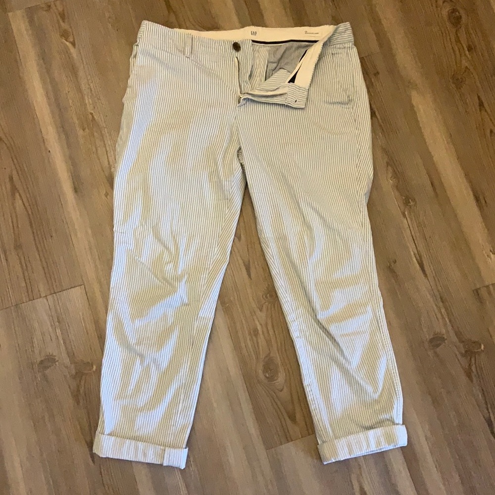 GAP summer chinos. Perfect for warm summers!